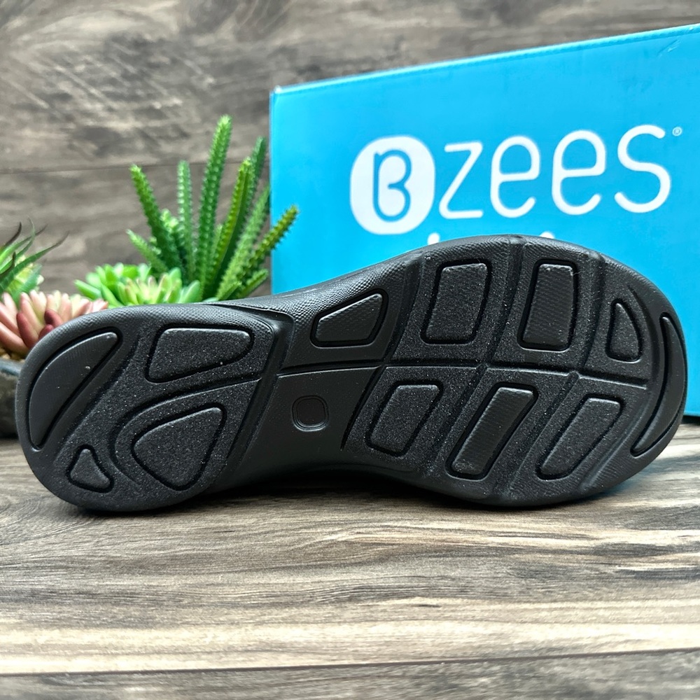 NIB Bzees Lunar Comfort Flats Loafers Slip Ons Black Camo 8M - Picture 8 of 12
